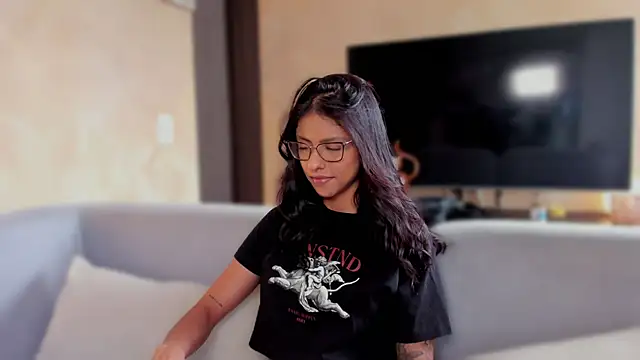 mariana lopez1 online show from September 18, 2025, 8:33 pm