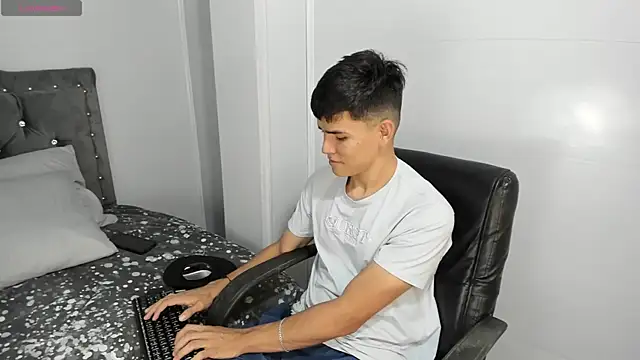 Snapshot of Jacobb_Lee chatting on December 27, 2024, 7:35 pm Jacobb Lee online show from December 27, 2024, 7:35 pm