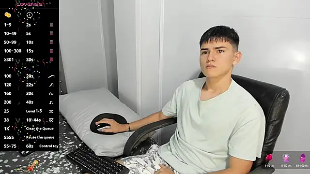 Snapshot of Jacobb_Lee chatting on December 28, 2024, 6:40 pm Jacobb Lee online show from December 28, 2024, 6:40 pm