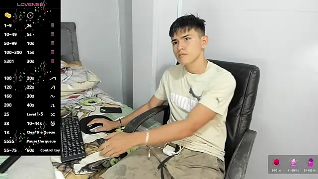 Snapshot of Jacobb_Lee chatting on February 13, 2025, 8:13 pm Jacobb Lee online show from February 13, 2025, 8:13 pm