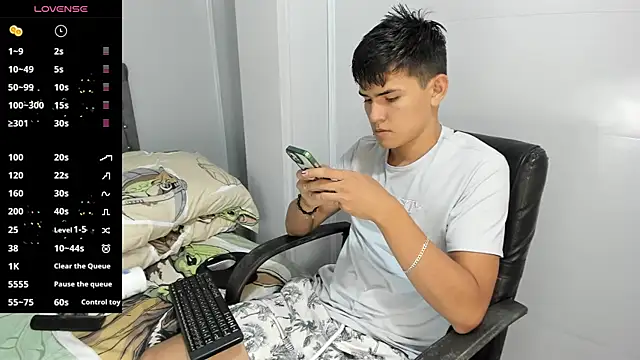 Snapshot of Jacobb_Lee chatting on February 19, 2025, 8:20 pm Jacobb Lee online show from February 19, 2025, 8:20 pm