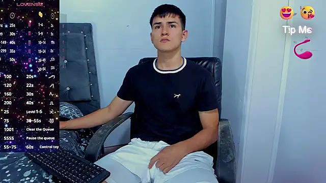 Snapshot of Jacobb_Lee chatting on November 4, 2025, 9:14 pm Jacobb Lee online show from November 4, 2025, 9:14 pm