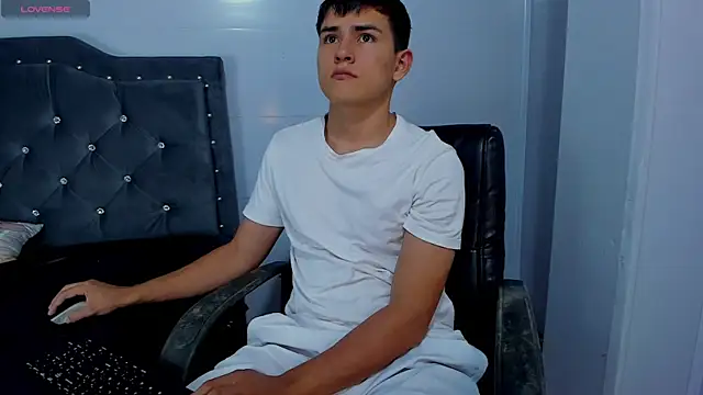 Snapshot of Jacobb_Lee chatting on November 11, 2025, 9:48 pm Jacobb Lee online show from November 11, 2025, 9:48 pm