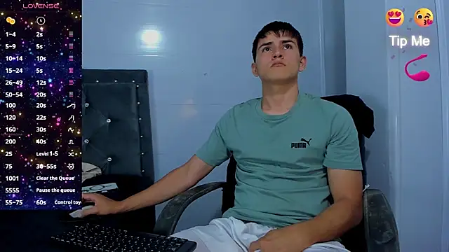 Snapshot of Jacobb_Lee chatting on November 14, 2025, 9:13 pm Jacobb Lee online show from November 14, 2025, 9:13 pm