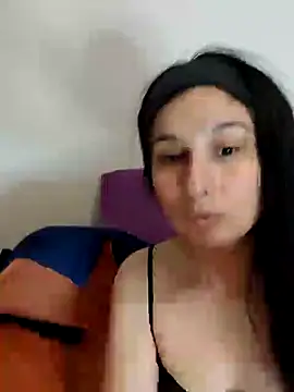 Snapshot of Bigyummmzul chatting on January 2, 2025, 8:39 am Bigyummmzul online show from January 2, 2025, 8:39 am