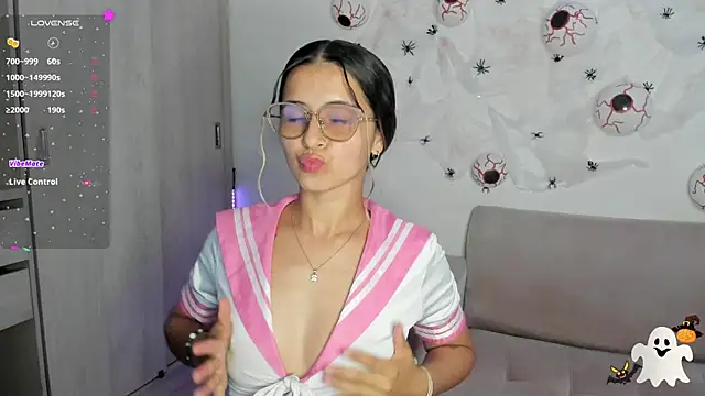 Lilacutte  online show from October 31, 2025, 2:12 am