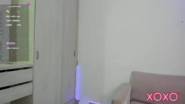 Snapshot of Lilacutte_ chatting on January 15, 2026, 11:37 am Lilacutte online show from January 15, 2026, 11:37 am