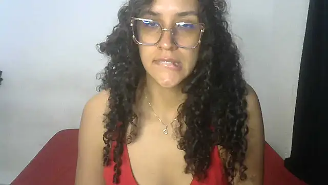 Snapshot of princess_yours chatting on January 6, 2026, 12:03 am princess yours online show from January 6, 2026, 12:03 am