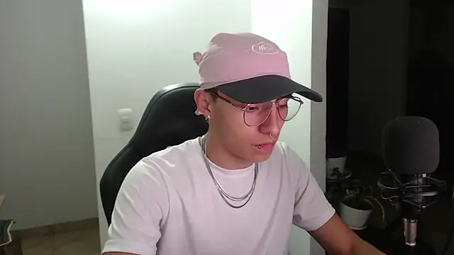 Snapshot of jay_dimarco2 chatting on December 21, 2025, 4:08 am jay dimarco2 online show from December 21, 2025, 4:08 am