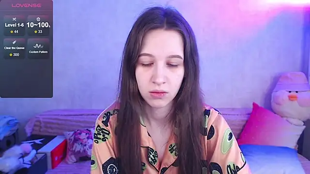 ur kitty   online show from February 11, 2026, 5:01 am