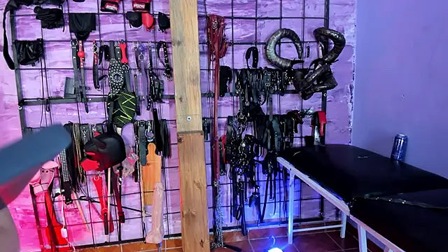 alexia aitanaa  online show from February 13, 2026, 2:29 am