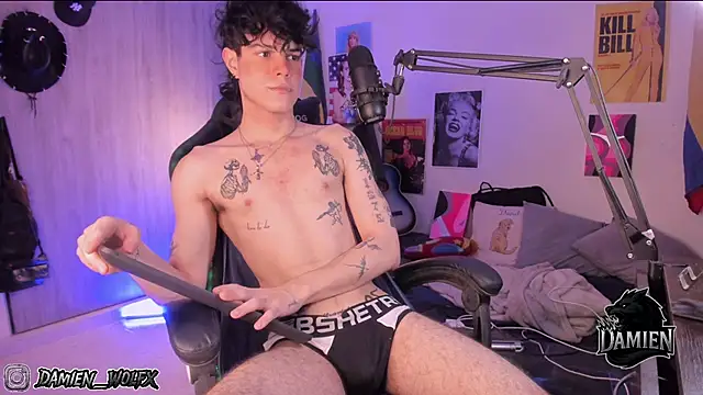 Snapshot of cinnamon_boyxxx chatting on November 10, 2025, 2:43 am cinnamon boyxxx online show from November 10, 2025, 2:43 am