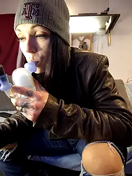 Snapshot of Genevieve143 chatting on December 5, 2025, 5:05 am Genevieve143 online show from December 5, 2025, 5:05 am