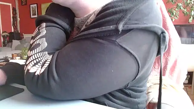 cruellaculdenfer67 online show from April 2, 2026, 1:09 pm