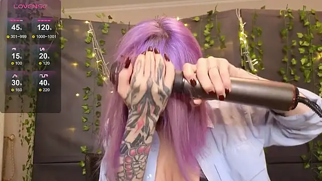 Snapshot of christy_memeow chatting on January 19, 2026, 1:37 pm christy memeow online show from January 19, 2026, 1:37 pm