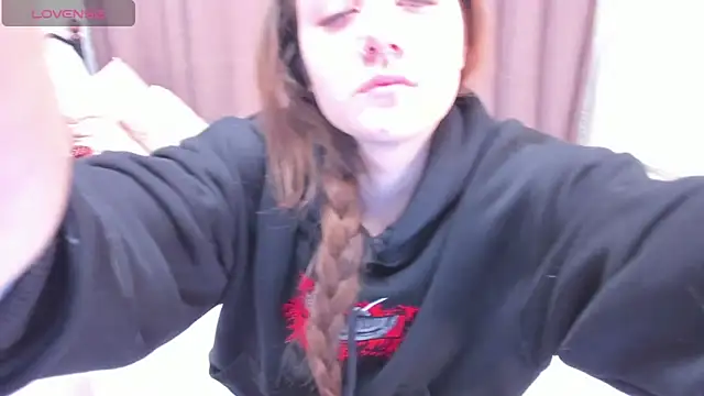 Snapshot of Kvetachka chatting on December 17, 2024, 12:56 am Kvetachka online show from December 17, 2024, 12:56 am