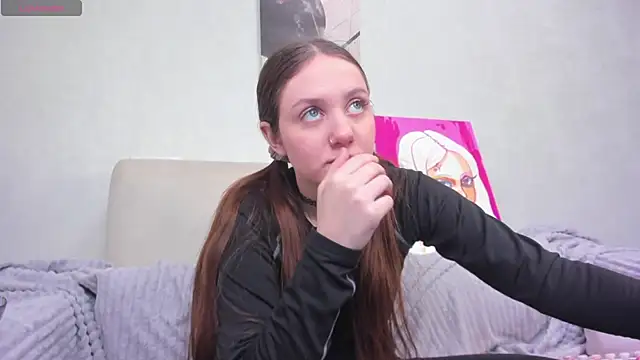 Snapshot of Kvetachka chatting on December 20, 2024, 4:20 am Kvetachka online show from December 20, 2024, 4:20 am