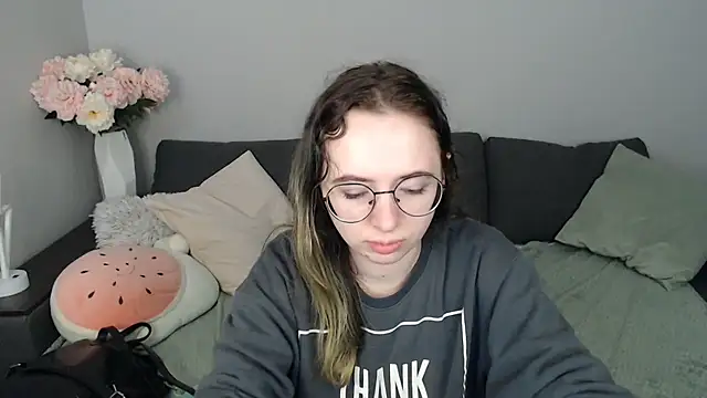 Snapshot of Mini_Diva chatting on October 25, 2025, 8:11 am Mini Diva online show from October 25, 2025, 8:11 am