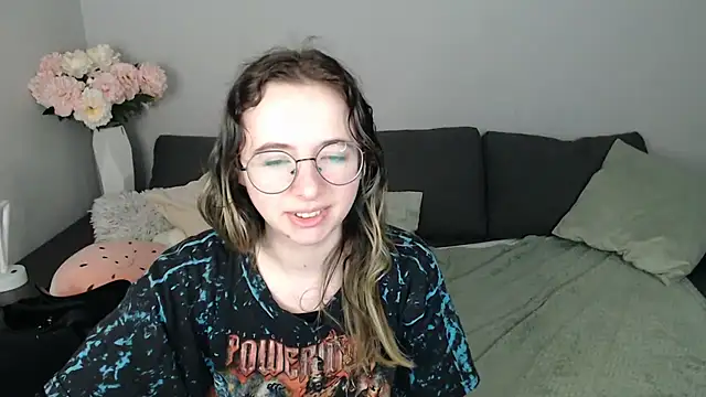 Snapshot of Mini_Diva chatting on October 26, 2025, 9:04 am Mini Diva online show from October 26, 2025, 9:04 am