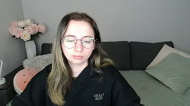 Snapshot of Mini_Diva chatting on October 28, 2025, 9:13 am Mini Diva online show from October 28, 2025, 9:13 am