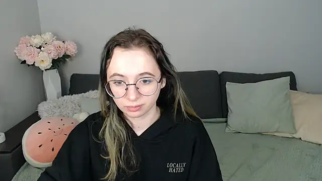 Snapshot of Mini_Diva chatting on October 29, 2025, 9:11 am Mini Diva online show from October 29, 2025, 9:11 am