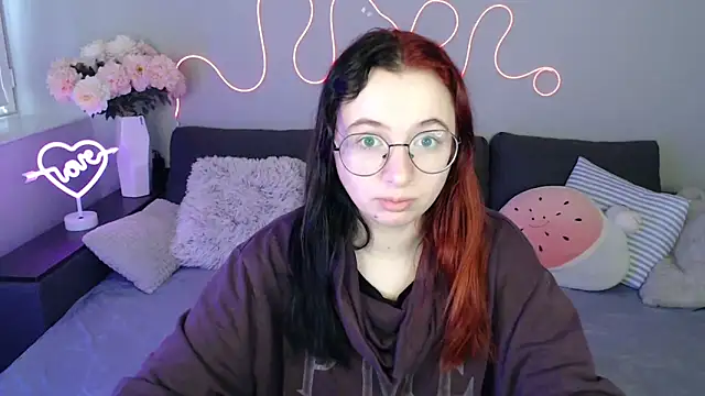 Snapshot of Mini_Diva chatting on November 7, 2025, 9:09 am Mini Diva online show from November 7, 2025, 9:09 am