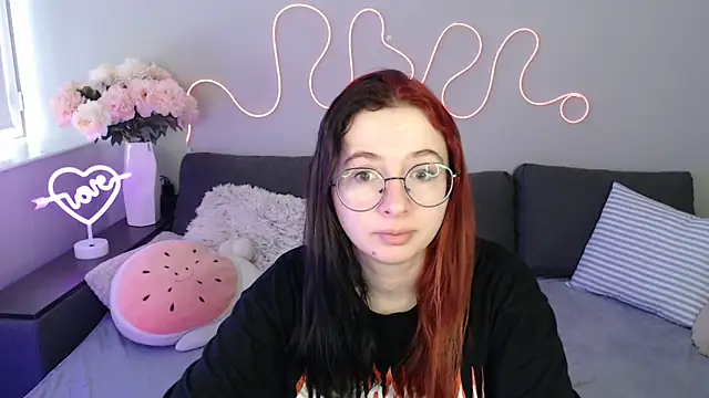 Snapshot of Mini_Diva chatting on November 14, 2025, 9:08 am Mini Diva online show from November 14, 2025, 9:08 am