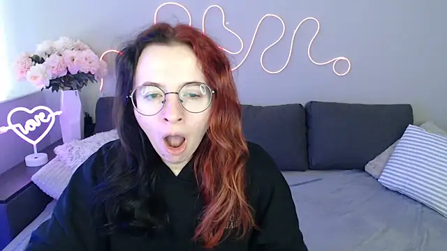 Snapshot of Mini_Diva chatting on November 22, 2025, 9:08 am Mini Diva online show from November 22, 2025, 9:08 am