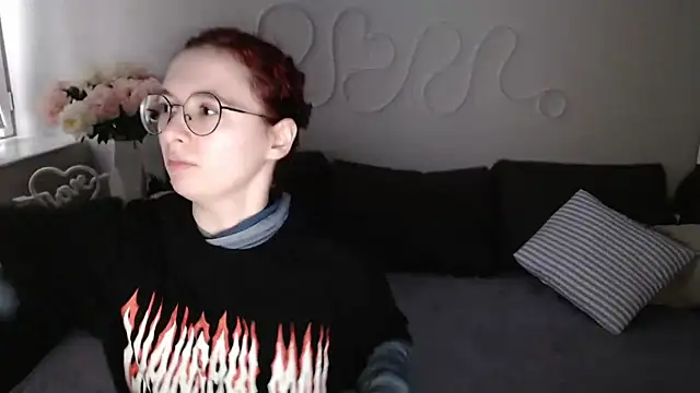 Snapshot of Mini_Diva chatting on November 28, 2025, 9:12 am Mini Diva online show from November 28, 2025, 9:12 am