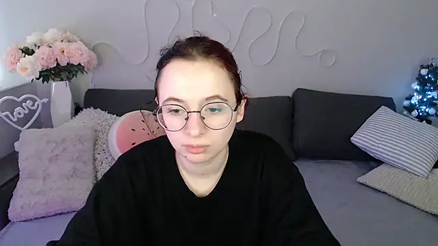 Snapshot of Mini_Diva chatting on December 16, 2025, 9:14 am Mini Diva online show from December 16, 2025, 9:14 am