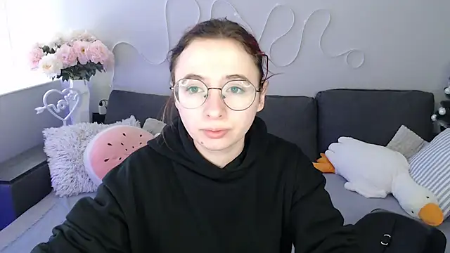 Mini Diva online show from March 8, 2026, 9:02 am