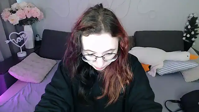 Mini Diva online show from April 4, 2026, 8:56 am