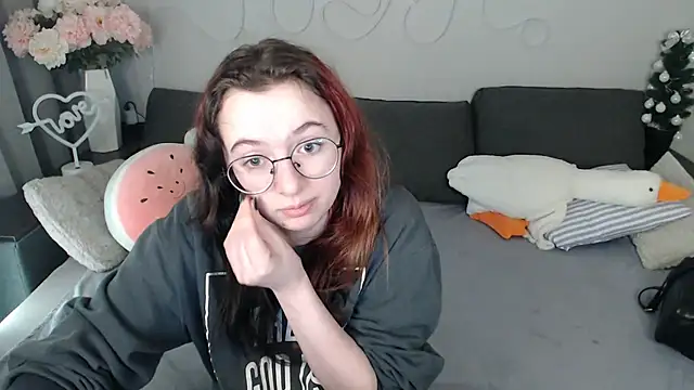 Mini Diva online show from April 11, 2026, 8:07 am