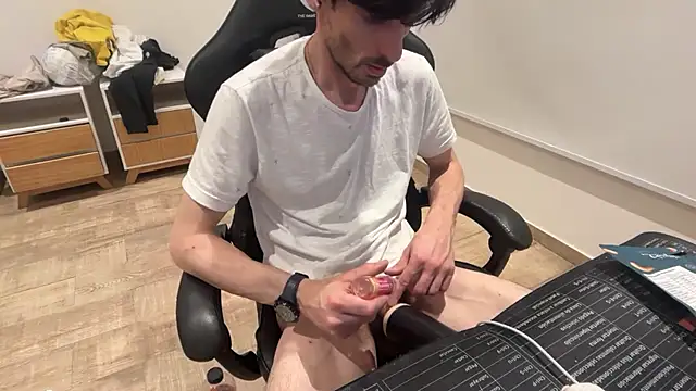 nicolaaaaas online show from November 1, 2025, 4:58 am