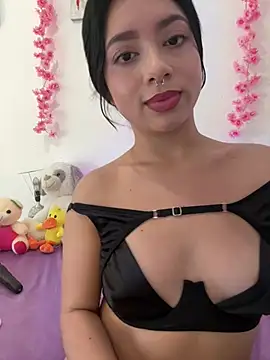 Snapshot of AliceJovovich chatting on December 19, 2024, 10:56 am AliceJovovich online show from December 19, 2024, 10:56 am