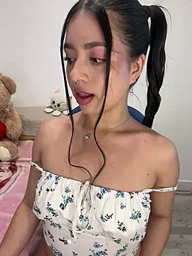 Snapshot of AliceJovovich chatting on January 28, 2025, 5:46 pm AliceJovovich online show from January 28, 2025, 5:46 pm