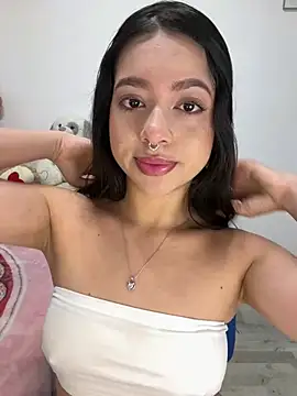 Snapshot of AliceJovovich chatting on March 5, 2025, 10:44 am AliceJovovich online show from March 5, 2025, 10:44 am