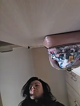 lovewildguy1 online show from April 9, 2026, 7:03 am