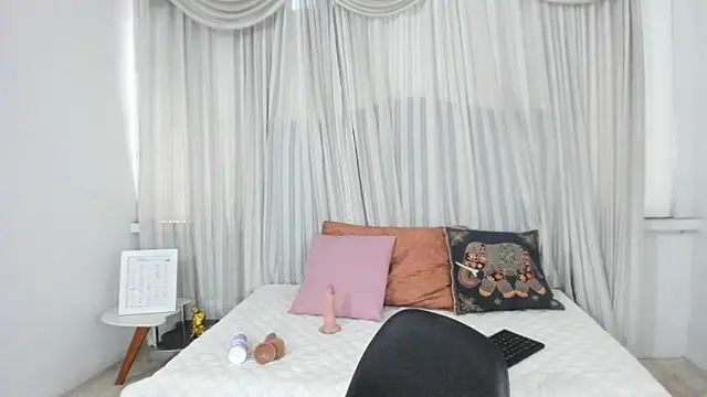 Snapshot of Uzra_hayed chatting on March 18, 2026, 5:05 pm Uzra hayed online show from March 18, 2026, 5:05 pm