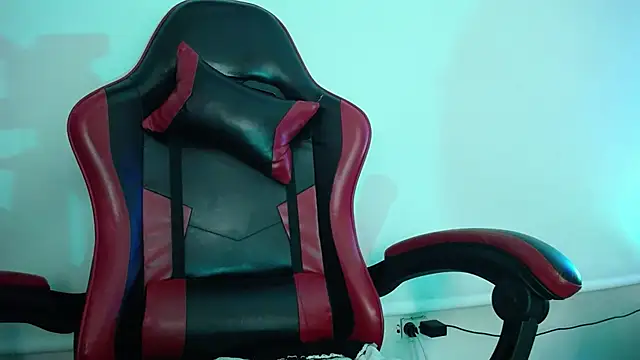 luly pink online show from November 7, 2025, 2:22 am