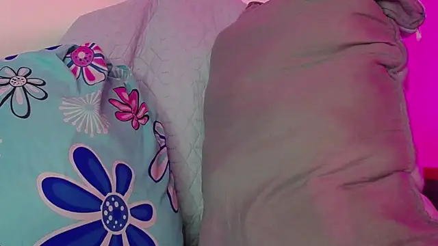 Snapshot of luly_pink chatting on February 3, 2026, 3:59 am luly pink online show from February 3, 2026, 3:59 am