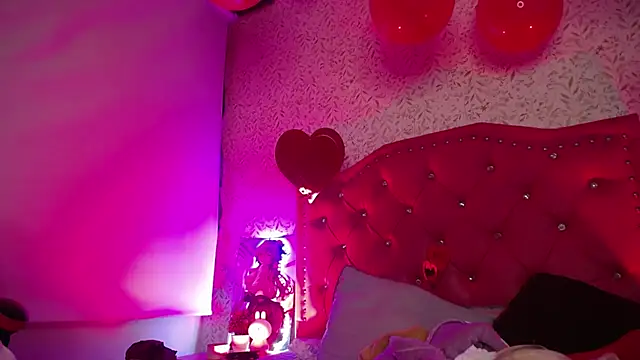 Snapshot of luly_pink chatting on February 11, 2026, 3:33 am luly pink online show from February 11, 2026, 3:33 am