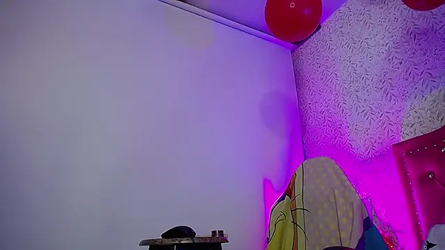 Snapshot of luly_pink chatting on February 20, 2026, 3:03 am luly pink online show from February 20, 2026, 3:03 am