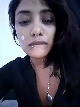 VictoireFeller online show from December 5, 2025, 6:00 am