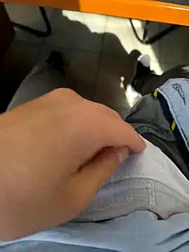 onbifeet online show from November 16, 2025, 9:48 am