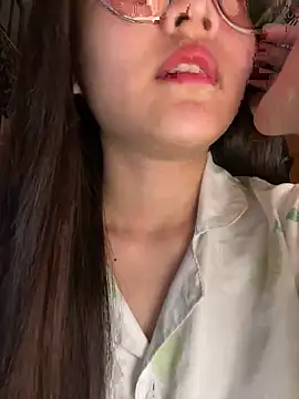 Krixxi22 online show from October 31, 2025, 2:51 pm