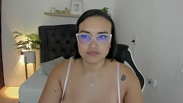 zoe danae  online show from February 3, 2025, 12:14 pm