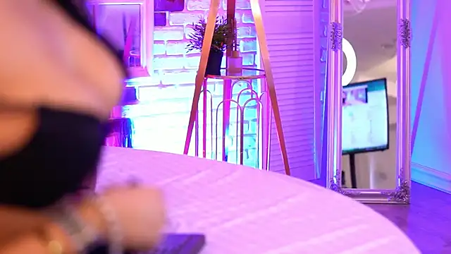 LoretteVega online show from February 8, 2025, 11:01 am