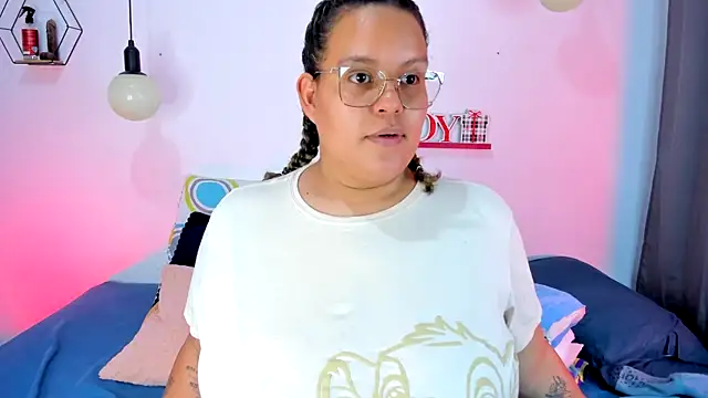 monicabbw  online show from February 13, 2025, 9:17 pm