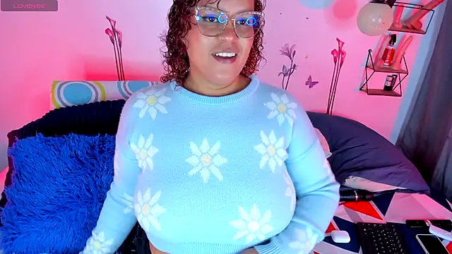 monicabbw  online show from September 23, 2025, 12:46 am